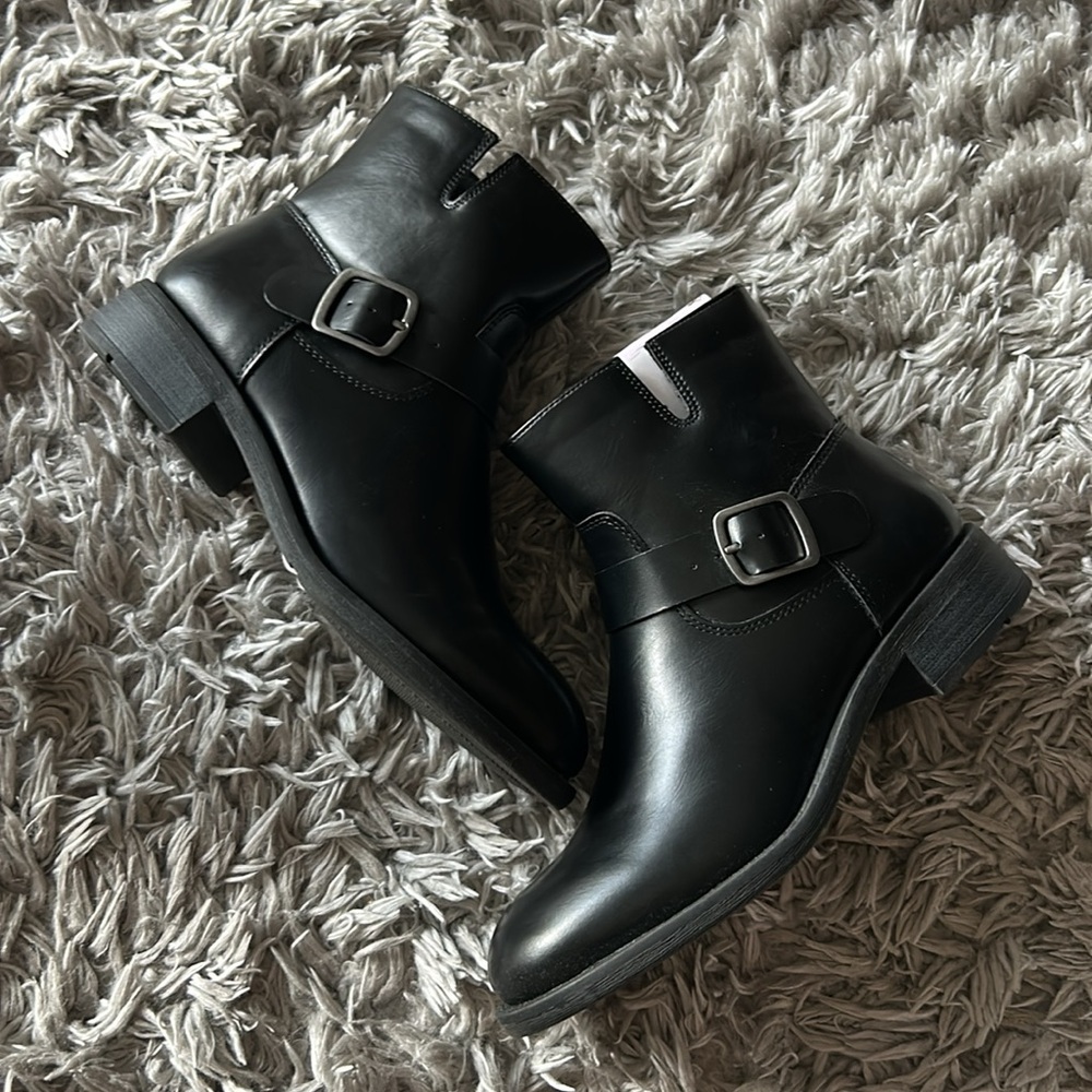 🚫🚫SOLD🚫🚫 Women’s Frye and Co. Black Cormac Boots with Silver Buckle